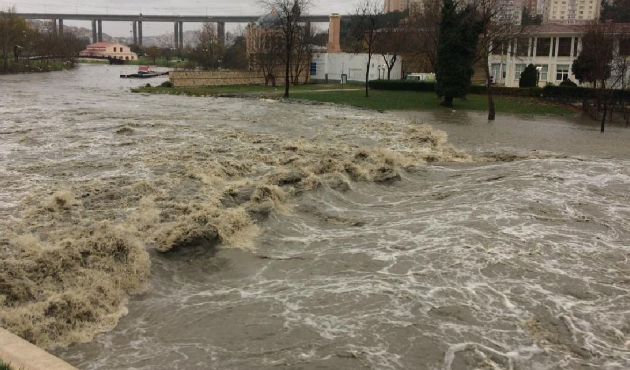 İstanbul Cendere deresi taştı