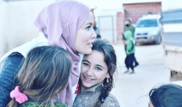 Gamze Özçelik, İdlibli miniklerle buluştu!