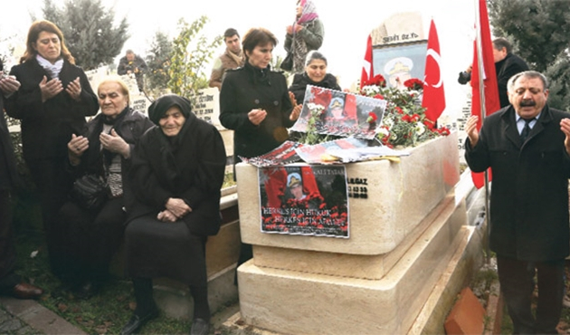 Ankara'da Yarbay Ali Tatar, mezarı başında anıldı