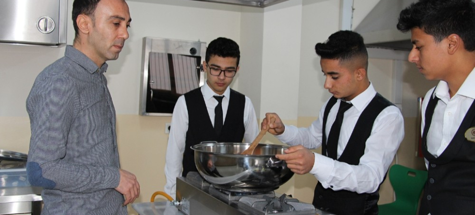 Manisa'da Turizm öğrencileri hünerlerini sergiledi