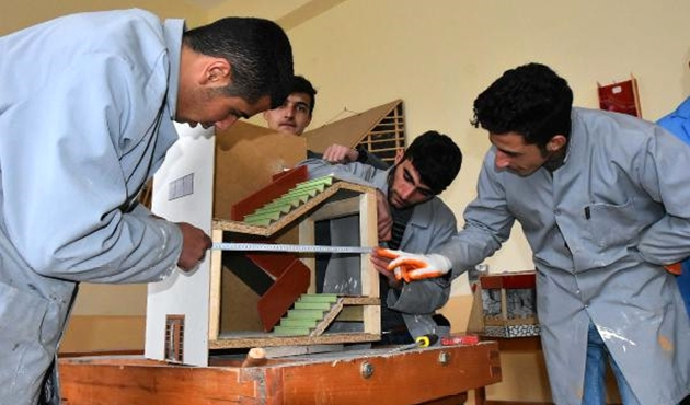 Van'da fabrika gibi okulun yıllık cirosu 1 milyon lira