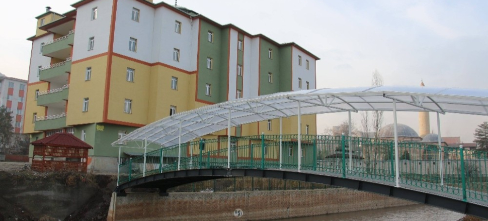 Erzurum'da şaka gibi köprü yaptılar
