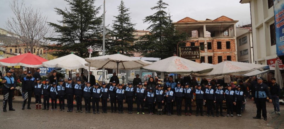 Ankara Beypazarı’nda çocuk zabıtalar iş başında