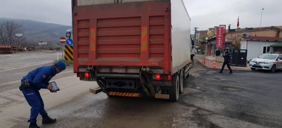 Çorum'da jandarma’dan ağır vasıtalara denetim