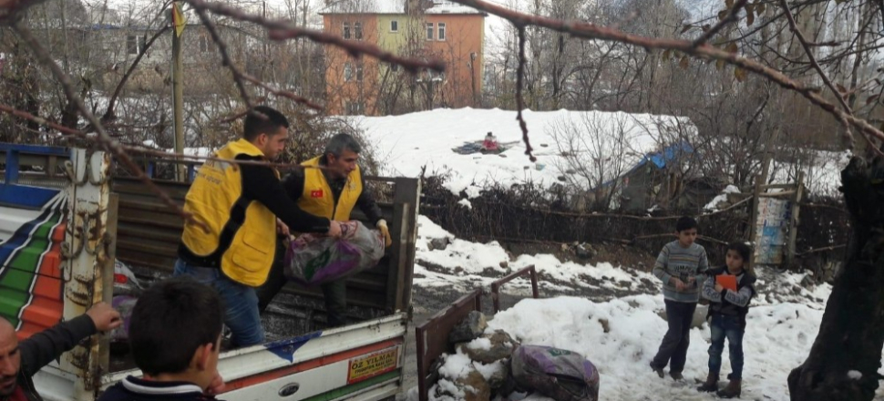 Hakkari’deki ihtiyaç sahibi aileler sevindirildi