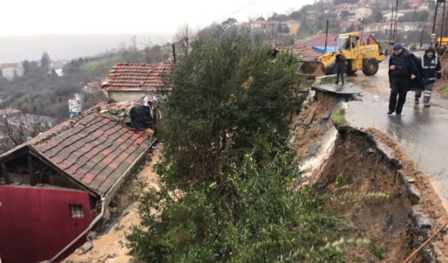 İstanbul Sarıyer'de istinat duvarı çöktü