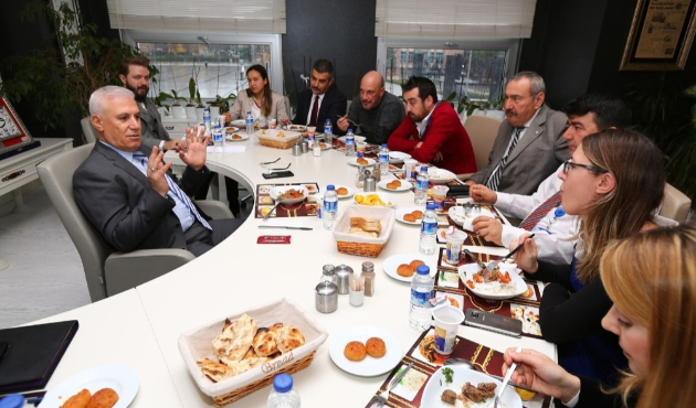Mustafa Bozbey çalışanları öğle yemeğinde ağırladı