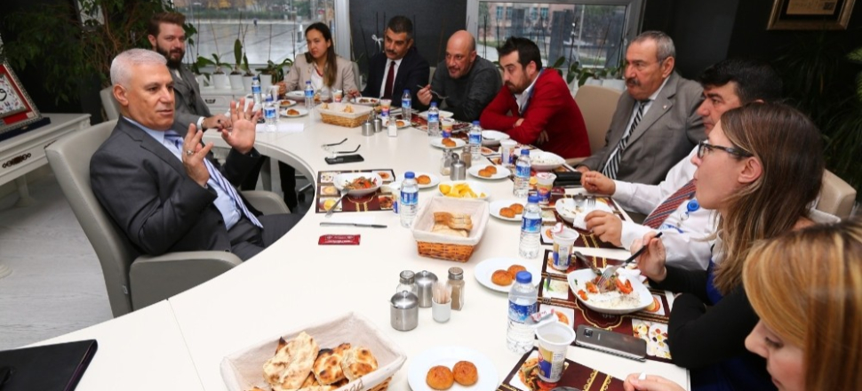 Mustafa Bozbey çalışanları öğle yemeğinde ağırladı