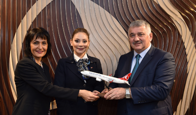 Ekşi, uçakta doğum yaptıran THY ekibini ağırladı!