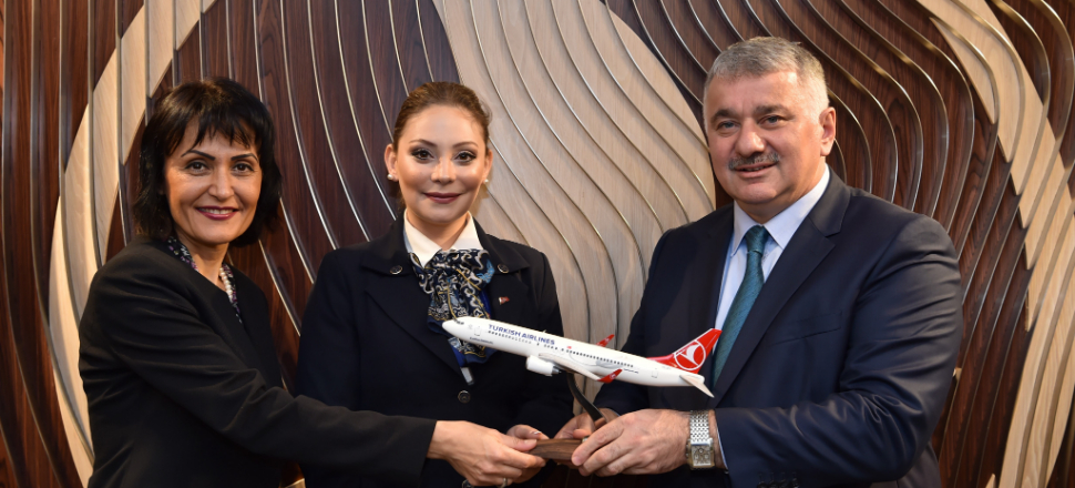 Ekşi, uçakta doğum yaptıran THY ekibini ağırladı!