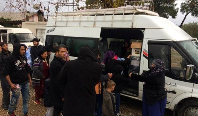Antalya Manavgat'ta 2 minibüste 24 Suriyeli yakalandı