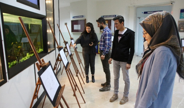 Kilis'te üniversite öğrencilerden karikatür sergisi