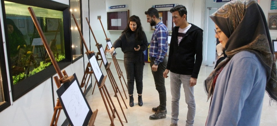 Kilis'te üniversite öğrencilerden karikatür sergisi