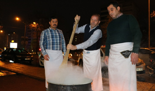 Kahramanmaraş’ta sıcak salep ikramı