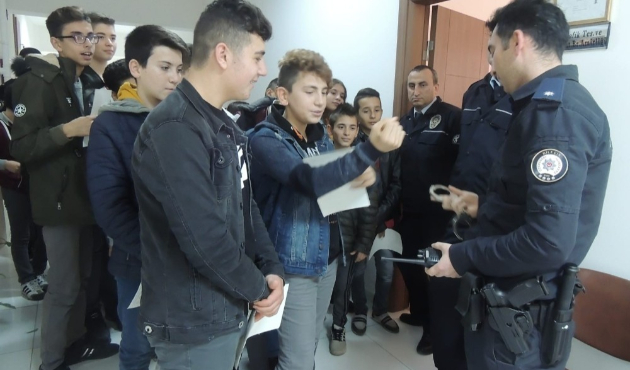 Bilecik'te öğrencilere polislik mesleği tanıtıldı