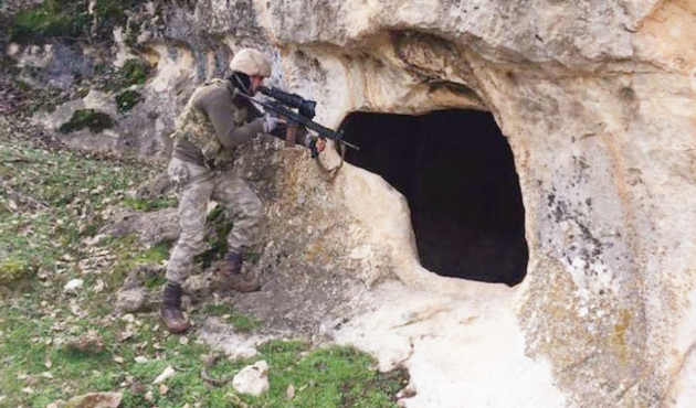 Mehmetçik 30 teröristi mağarada kıstırdı!