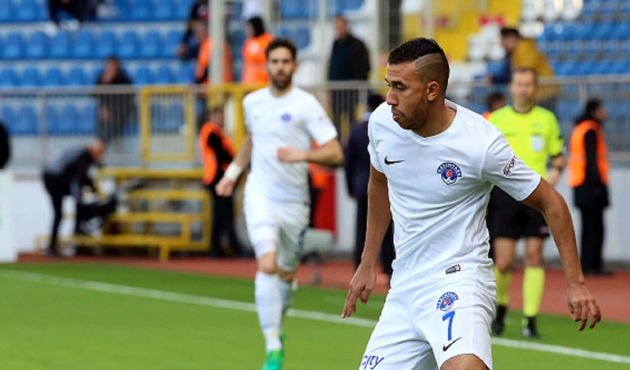 Yıldız futbolcu kadro dışı bırakıldı!