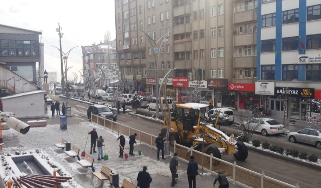 Hakkari’de karla mücadele çalışması