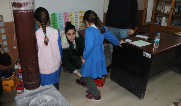 Iğdır'da yardım kampanyasıyla öğrencileri giydirdi