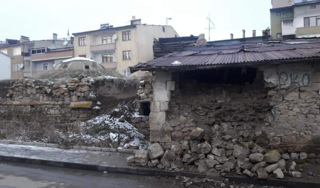 Bayburt Galer Hamamı kaderine terk edildi