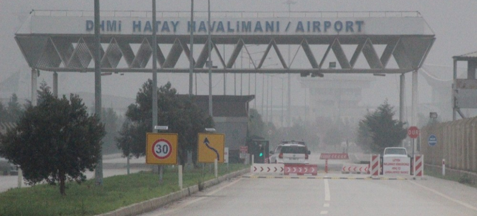 Hatay’da sis uçuş seferlerini durdurdu