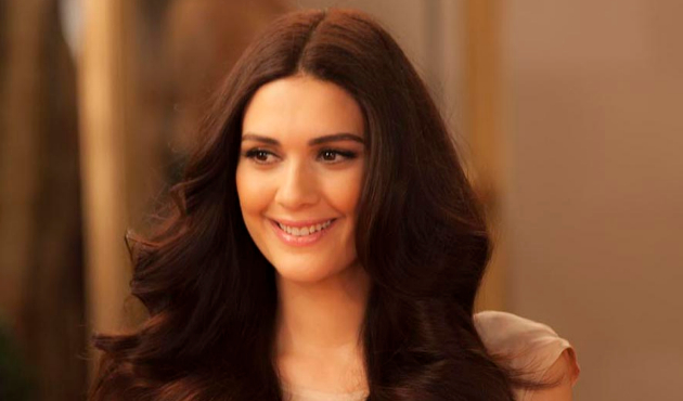 Bergüzar Korel'in yeni tarzı Kemal Sunal'a benzetildi!