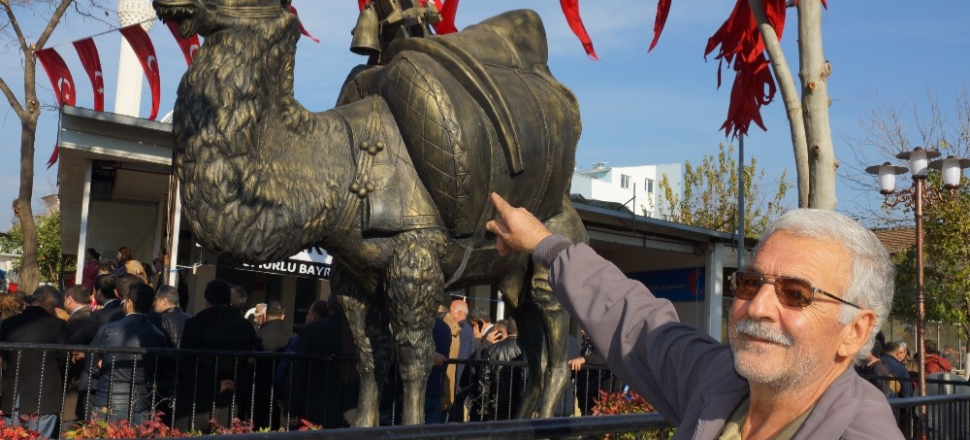 Aydın’da deve heykeli açıldı