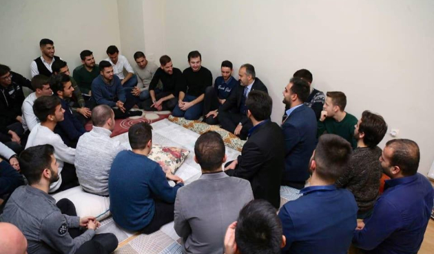 Bursa'da Başkan Aktaş, çiğköfte yoğurdu