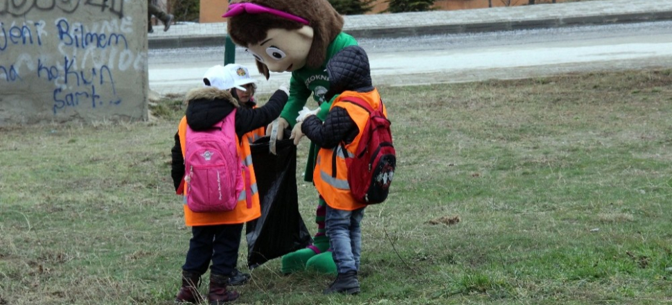 Yozgat'ta çevre temizliğine dikkat çektiler