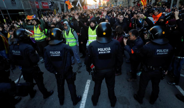 Barcelona sokakları karıştı! Gözaltılar var...