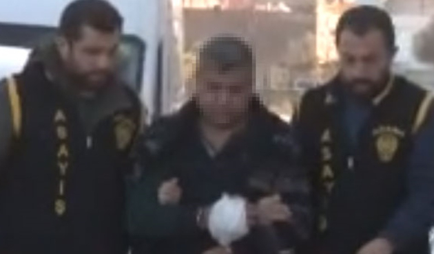 Mermi avuç içinden çıktı! Başkasının boğazına girdi!