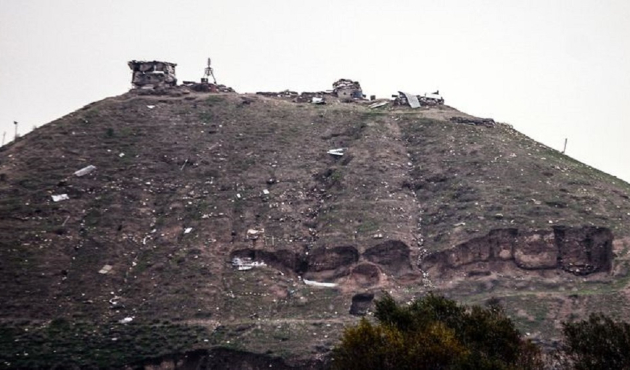 PKK/YPG’li teröristler sınıra yakın yerlerdeki mevzilerden çekildi