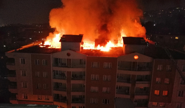 Bursa'da 7 katlı binada korkutan yangın...