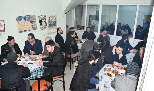 Bursa'da bereket sofrası Süleymaniye Cami’inde kuruldu