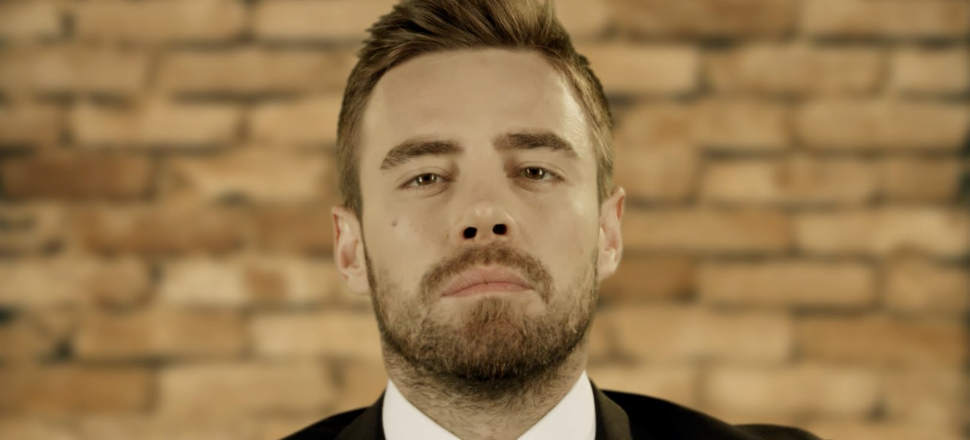 Murat Dalkılıç iki güzelle yakalandı!