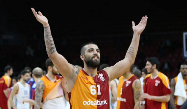 Göksenin Köksal'dan Fenerbahçe'ye gönderme!