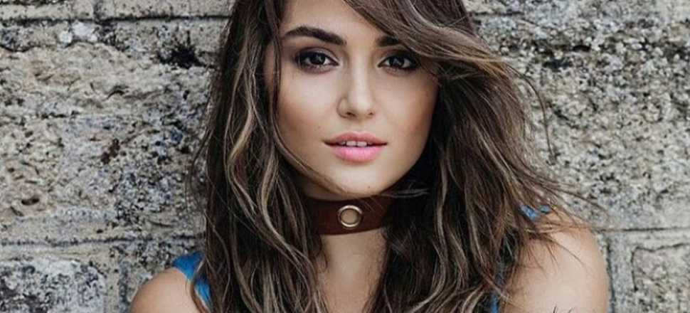 Hande Erçel gizli formülünü yanından ayırmıyor!