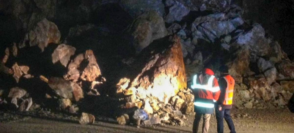 Gümüşhane-Trabzon karayolunda heyelan