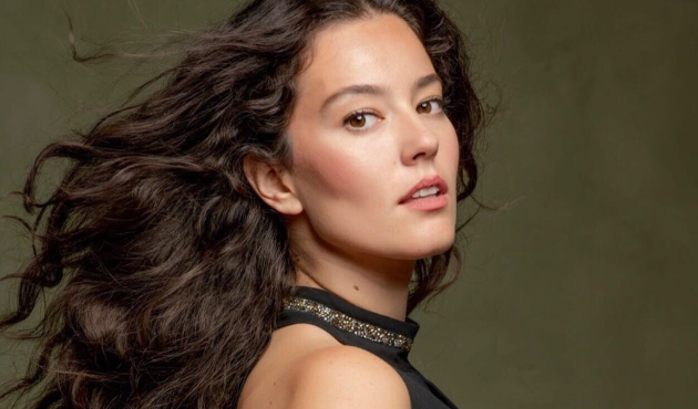 Pelin Akil'den yürekleri ısıtan hamilelik pozu!
