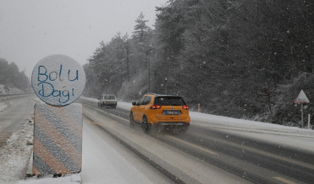 Bolu Dağı’nda kar yağışı etkili oluyor