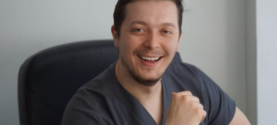Dr. Efe Kaya: "Şiddetli diş eti problemlerine dikkat"