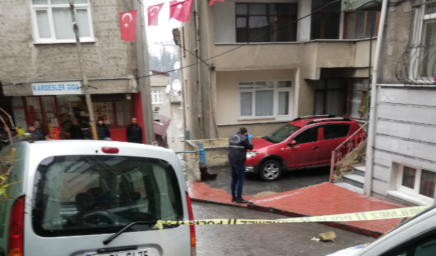 İstanbul Beyoğlu'nda otomobile ateş açıldı