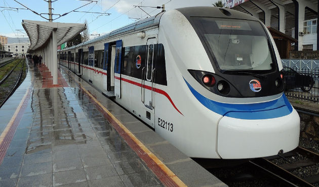 İzmir'de banliyö sistemi İZBAN seferleri durdu!