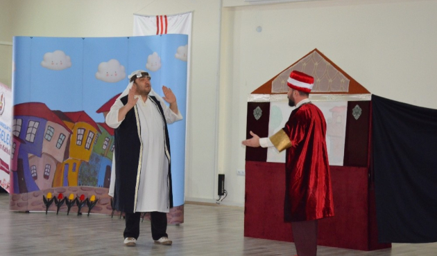 Bitlis'te köy öğrencileri tiyatro ile buluştu