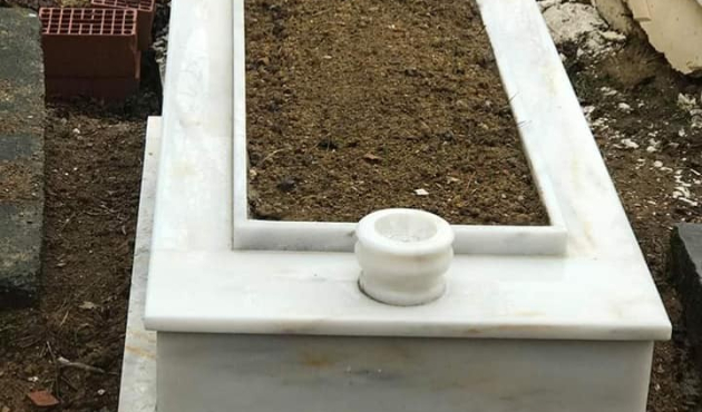 Çorum'da Başkan Şahiner şehit kabrini yaptırdı