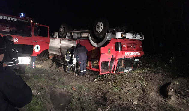 Zonguldak'ta itfaiye aracı devrildi: 3 yaralı...