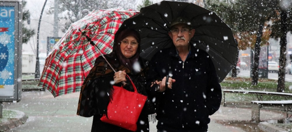 Sakarya güne beyaz örtüyle uyandı