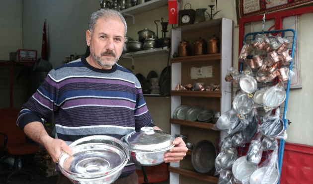Kahramanmaraş’ta ömrünün 45 yılını kalay yaparak geçirdi