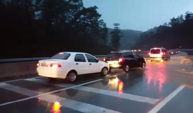 Muğla Fethiye'de sağnak yağmur sele neden oldu