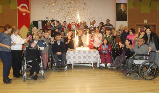Balıkesir Ayvalık’ta engellilerin 20. yaş sevinci